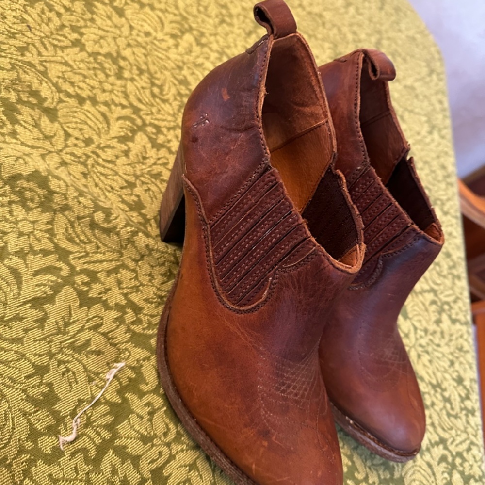 Frye Slip on Pure leather Boots - Picture 2 of 3